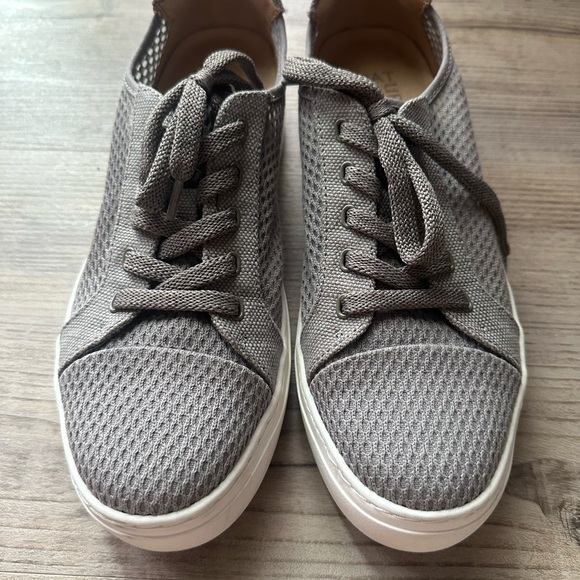 Casual women’s sneakers - Picture 2 of 3